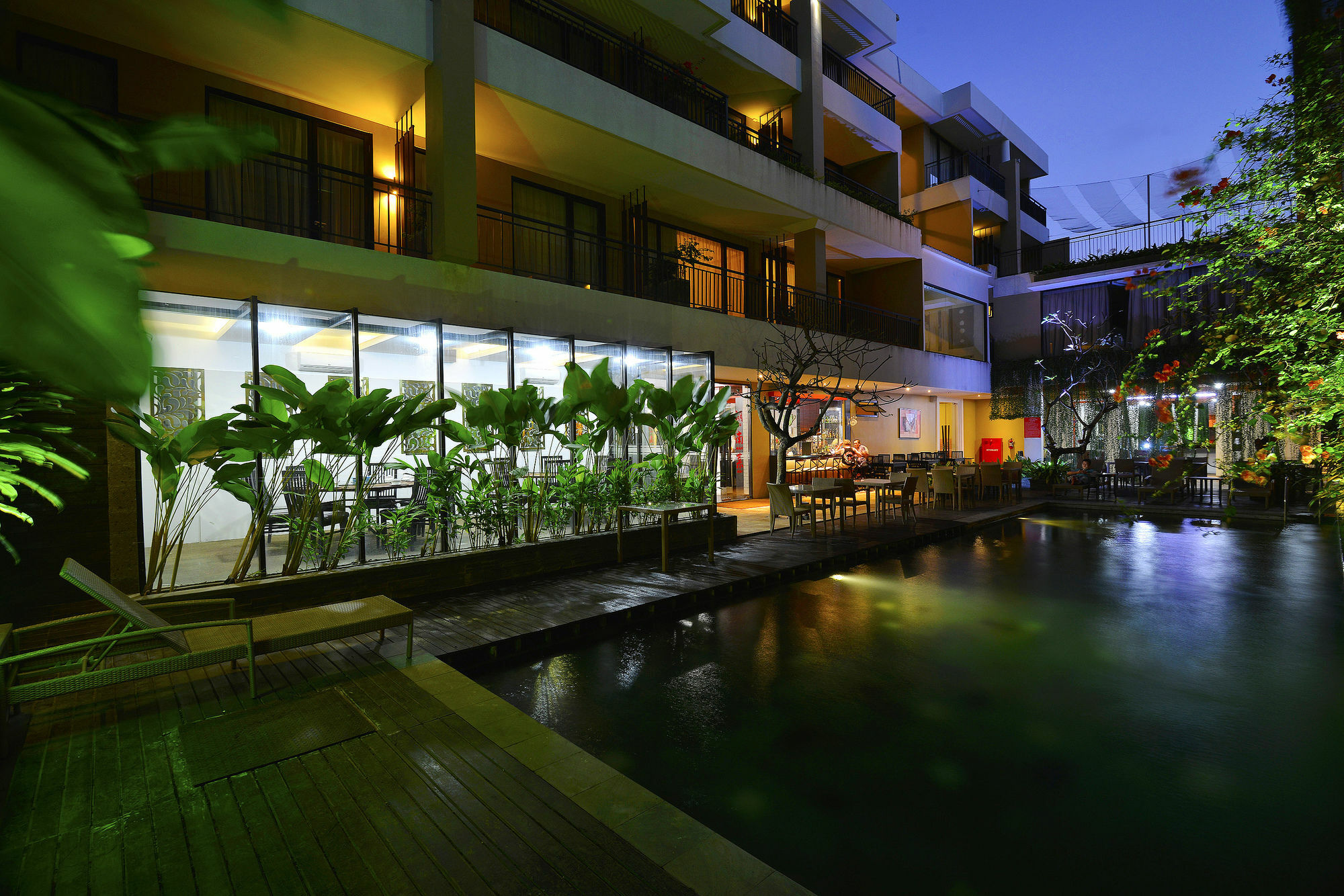 100 Sunset Kuta Hotel & Ballroom Exterior photo